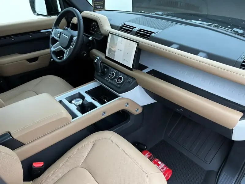 Land Rover Defender 2025