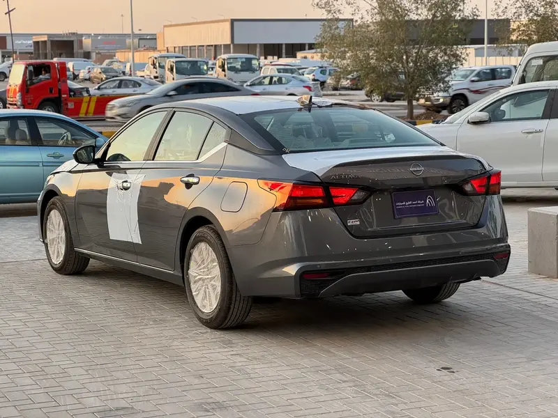 Nissan Altima 2025