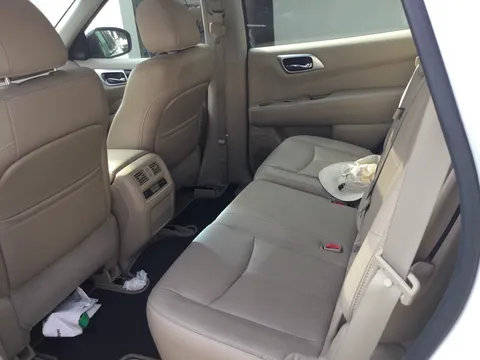 Nissan Pathfinder 3.5L SV 4WD 2014