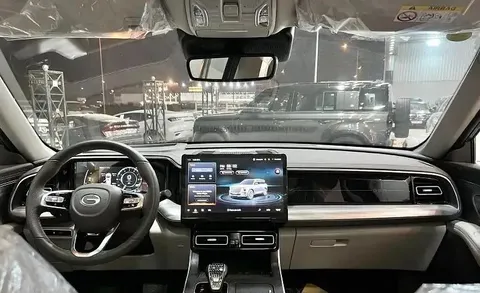 استكشف undefined undefined الصور الخارجية والداخلية. اكتشف جميع جوانب وتفاصيل السيارات.