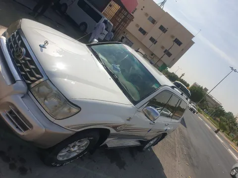 استكشف undefined undefined الصور الخارجية والداخلية. اكتشف جميع جوانب وتفاصيل السيارات.