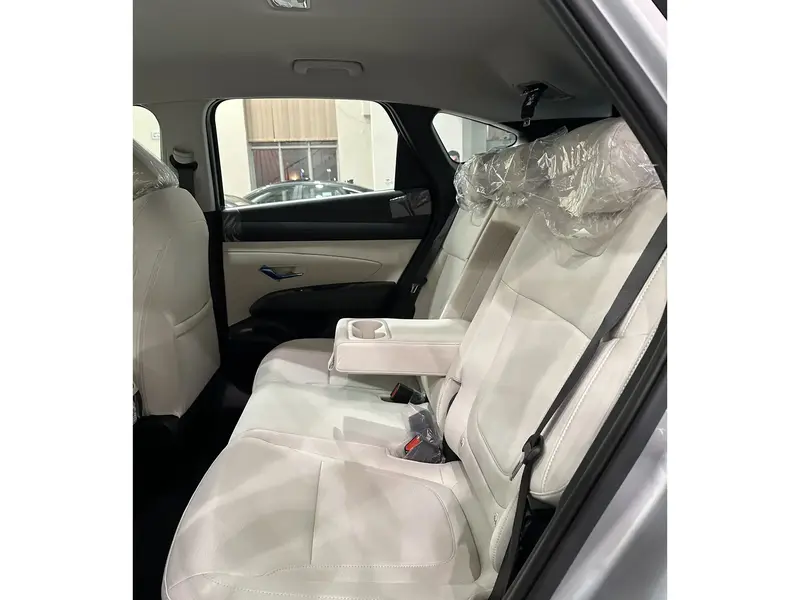Discover undefined undefined Exterior Interior Images.Find all aspects and details of cars.