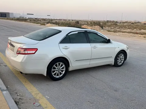استكشف undefined undefined الصور الخارجية والداخلية. اكتشف جميع جوانب وتفاصيل السيارات.