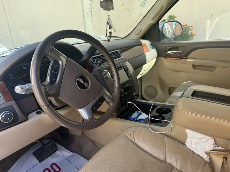 GMC Yukon XL 2010