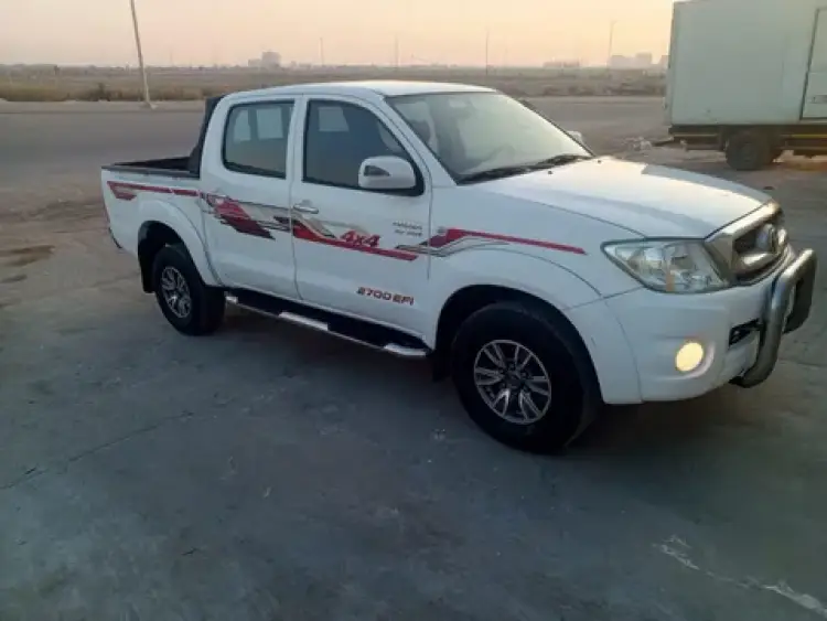 toyota toyota-hilux image Toyota Hilux 2011