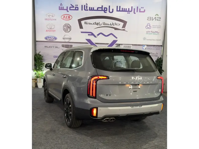 Discover undefined undefined Exterior Interior Images.Find all aspects and details of cars.
