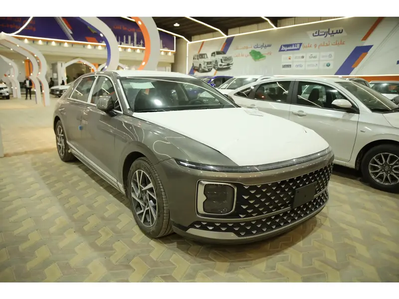 Discover undefined undefined Exterior Interior Images.Find all aspects and details of cars.