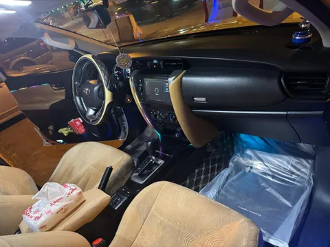 Discover undefined undefined Exterior Interior Images.Find all aspects and details of cars.