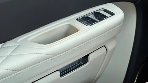 Hongqi E-HS9 Deluxe (6 Seats) 2022