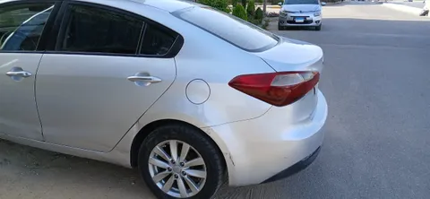 استكشف undefined undefined الصور الخارجية والداخلية. اكتشف جميع جوانب وتفاصيل السيارات.