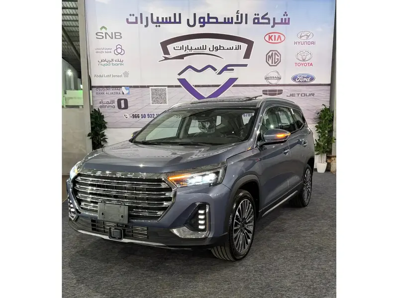 استكشف undefined undefined الصور الخارجية والداخلية. اكتشف جميع جوانب وتفاصيل السيارات.