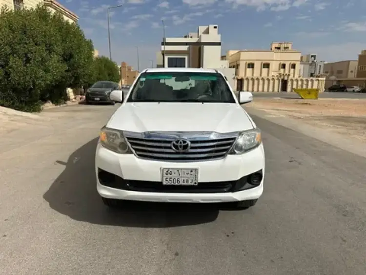 toyota toyota-fortuner image Toyota Fortuner 2013