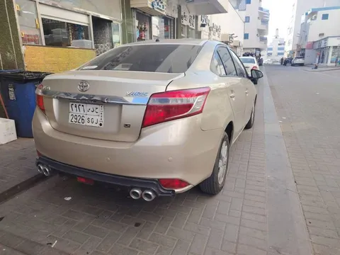 استكشف undefined undefined الصور الخارجية والداخلية. اكتشف جميع جوانب وتفاصيل السيارات.