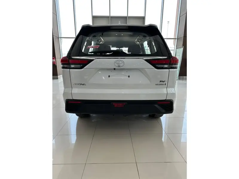 Toyota Innova 2024