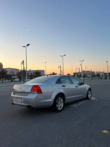استكشف undefined undefined الصور الخارجية والداخلية. اكتشف جميع جوانب وتفاصيل السيارات.