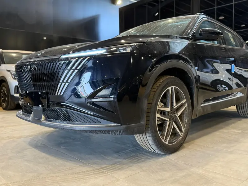 Discover undefined undefined Exterior Interior Images.Find all aspects and details of cars.