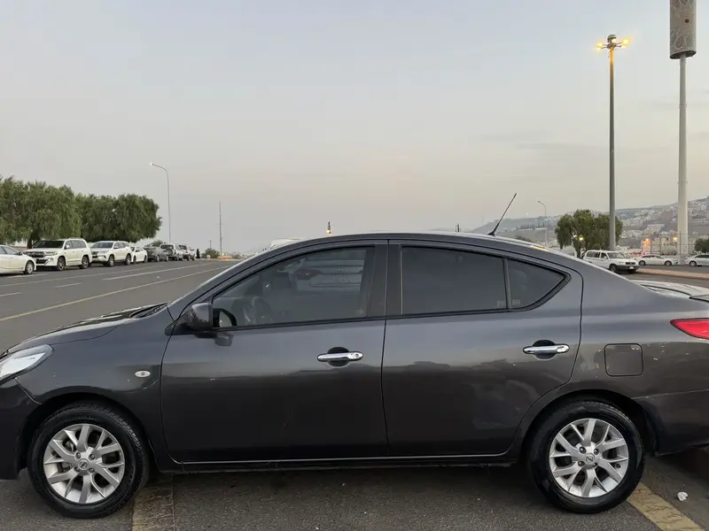 Nissan Sunny 2022