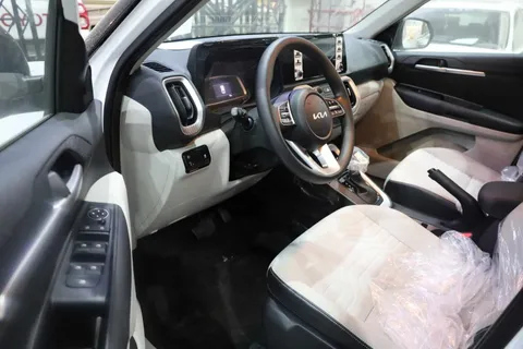 Discover undefined undefined Exterior Interior Images.Find all aspects and details of cars.