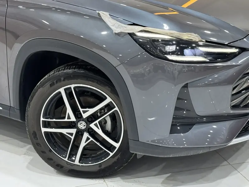 Discover undefined undefined Exterior Interior Images.Find all aspects and details of cars.
