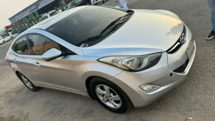 hyundai hyundai-elantra image Hyundai Elantra 2012