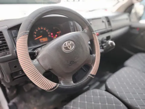 Toyota Hiace CHILLER VAN 2017