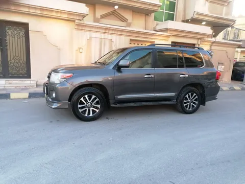 Discover undefined undefined Exterior Interior Images.Find all aspects and details of cars.