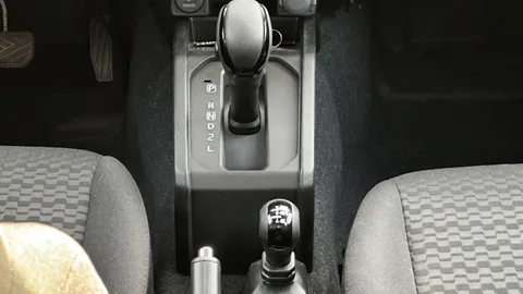 Discover undefined undefined Exterior Interior Images.Find all aspects and details of cars.