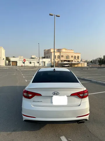 استكشف undefined undefined الصور الخارجية والداخلية. اكتشف جميع جوانب وتفاصيل السيارات.