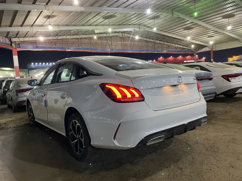 Discover undefined undefined Exterior Interior Images.Find all aspects and details of cars.