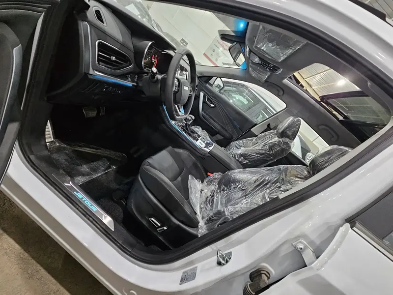 Discover undefined undefined Exterior Interior Images.Find all aspects and details of cars.