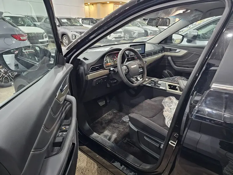 Discover undefined undefined Exterior Interior Images.Find all aspects and details of cars.