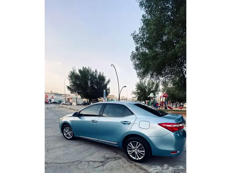 استكشف undefined undefined الصور الخارجية والداخلية. اكتشف جميع جوانب وتفاصيل السيارات.