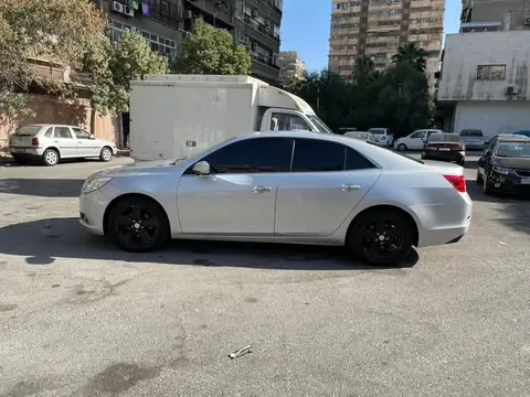 استكشف undefined undefined الصور الخارجية والداخلية. اكتشف جميع جوانب وتفاصيل السيارات.