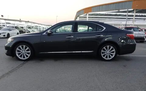 Lexus LS 460 4 door 4.6L SWB 2010