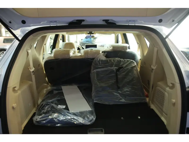 Discover undefined undefined Exterior Interior Images.Find all aspects and details of cars.