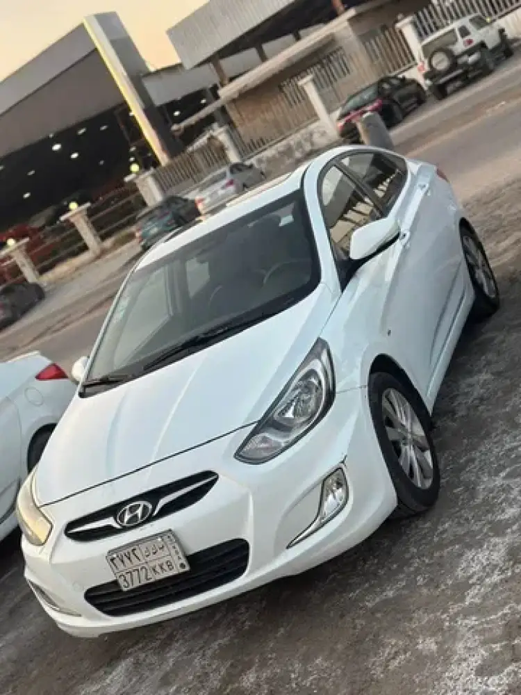 hyundai hyundai-accent image Hyundai Accent 2012