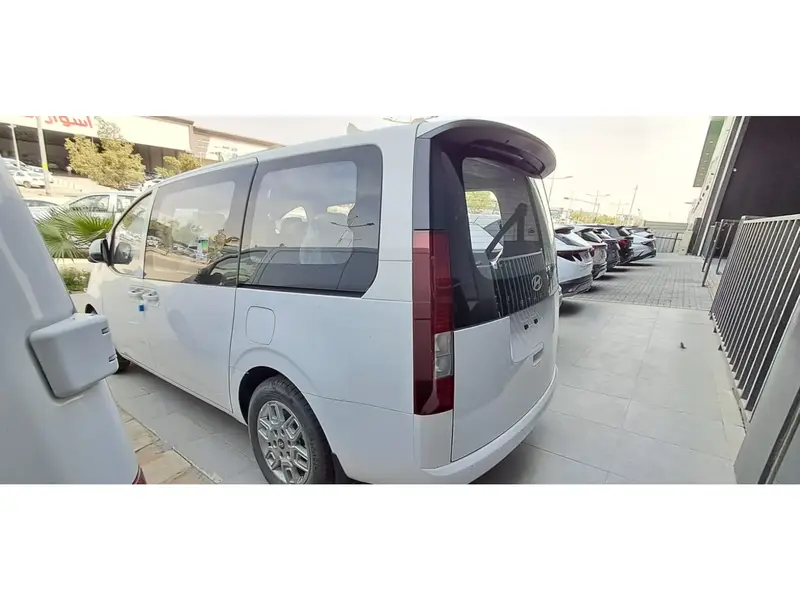 Discover undefined undefined Exterior Interior Images.Find all aspects and details of cars.