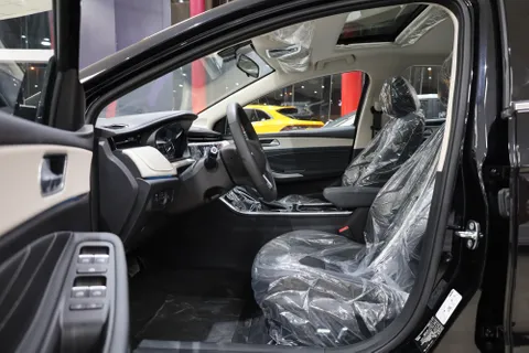 Discover undefined undefined Exterior Interior Images.Find all aspects and details of cars.
