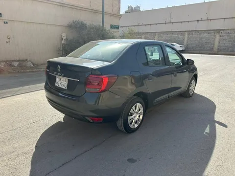استكشف undefined undefined الصور الخارجية والداخلية. اكتشف جميع جوانب وتفاصيل السيارات.