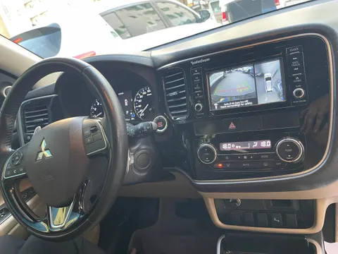 Discover undefined undefined Exterior Interior Images.Find all aspects and details of cars.