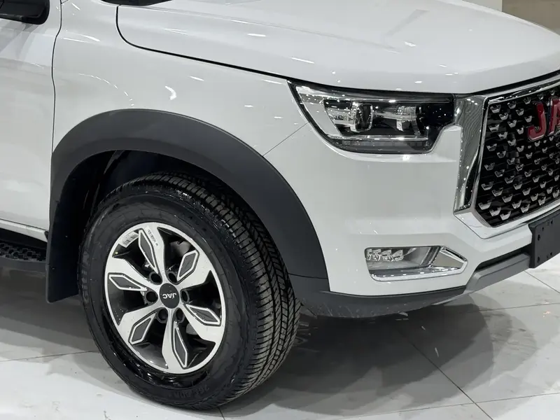Discover undefined undefined Exterior Interior Images.Find all aspects and details of cars.