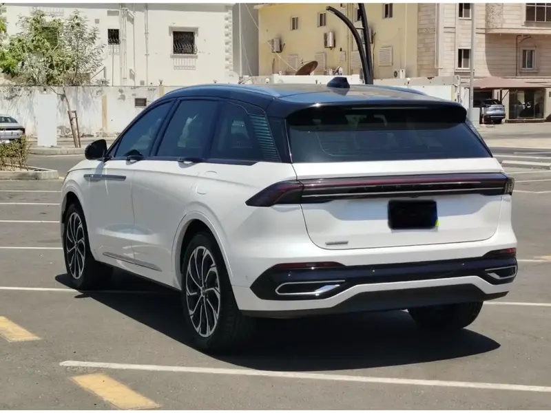Discover undefined undefined Exterior Interior Images.Find all aspects and details of cars.