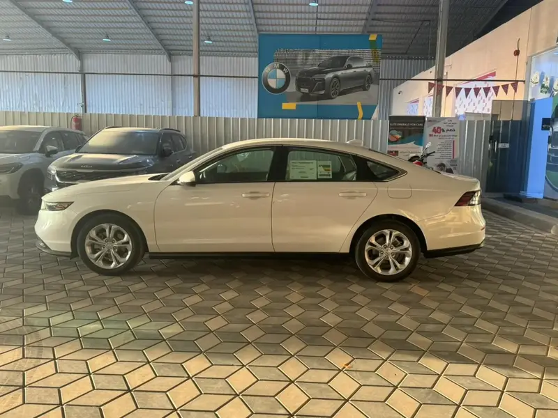Discover undefined undefined Exterior Interior Images.Find all aspects and details of cars.