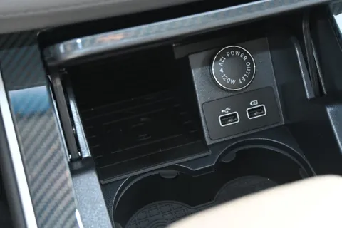 Discover undefined undefined Exterior Interior Images.Find all aspects and details of cars.