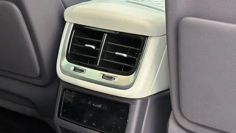 Hongqi E-HS9 Deluxe (6 Seats) 2022