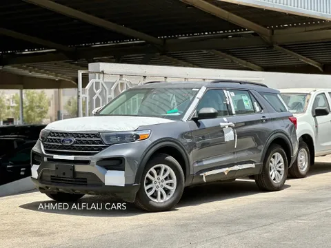 Discover undefined undefined Exterior Interior Images.Find all aspects and details of cars.