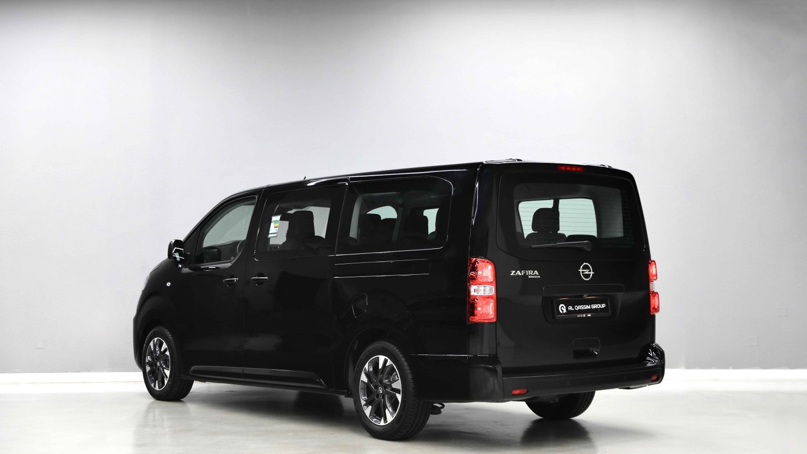 Discover undefined undefined Exterior Interior Images.Find all aspects and details of cars.