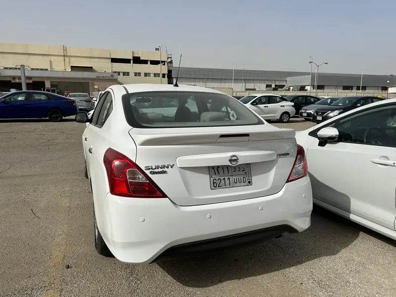 Nissan Sunny 2022