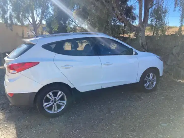 hyundai hyundai-tucson image Hyundai Tucson 2.0L Base FWD 2012