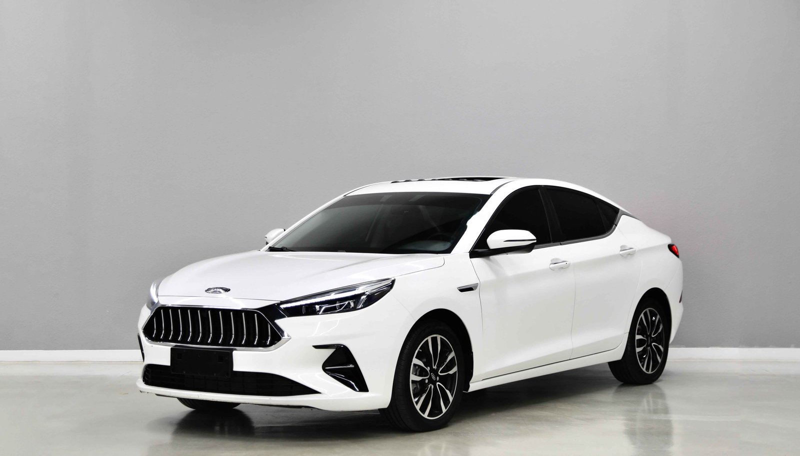 Discover undefined undefined Exterior Interior Images.Find all aspects and details of cars.